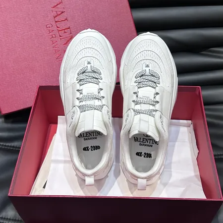 ヴァレンティノ スニーカー