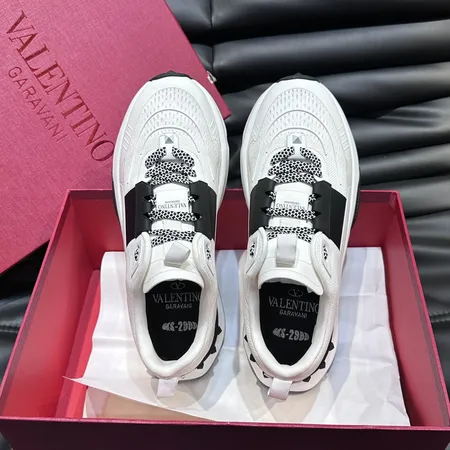 ヴァレンティノ スニーカー
