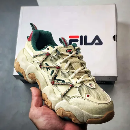 フィラ スニーカー