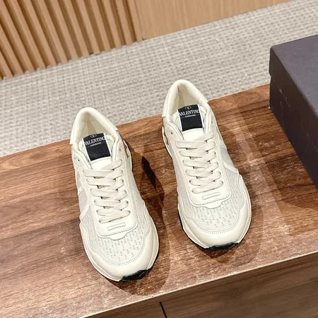 ヴァレンティノ スニーカー