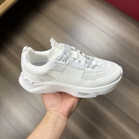 ヴァレンティノ スニーカー