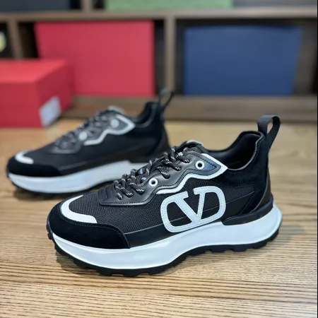 ヴァレンティノ スニーカー