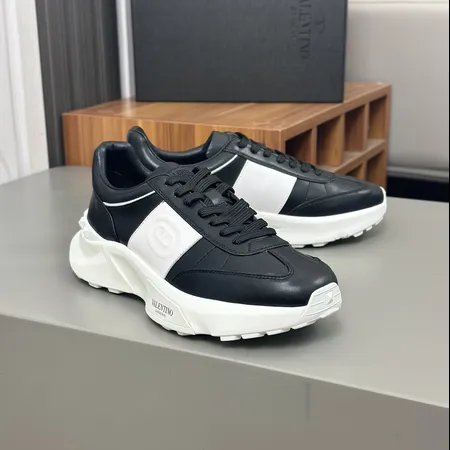 ヴァレンティノ スニーカー