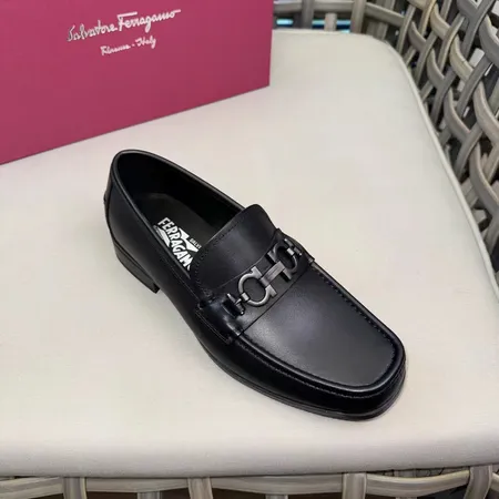 フェラガモ カジュアルシューズ