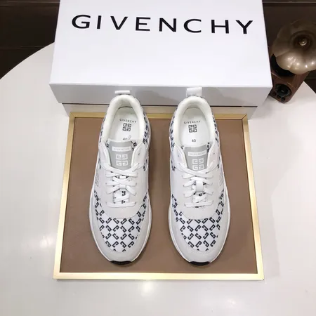 ジバンシィ スニーカー