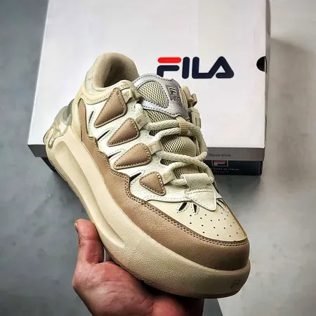 フィラ スニーカー