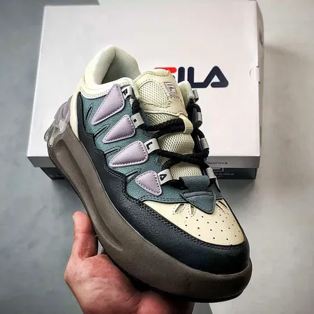 フィラ スニーカー