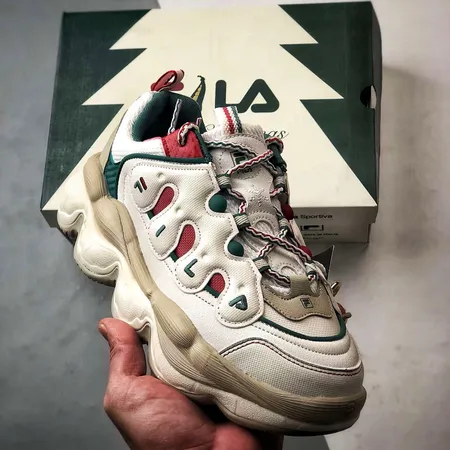 フィラ スニーカー