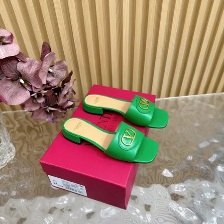 ヴァレンティノ スリッパ