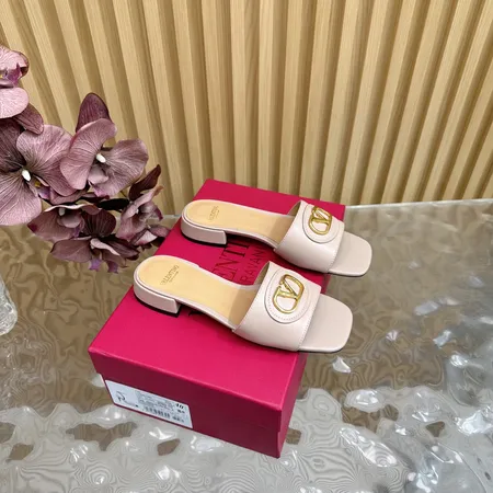 ヴァレンティノ スリッパ