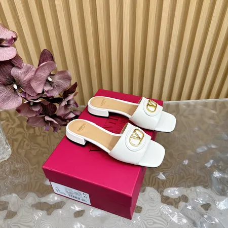 ヴァレンティノ スリッパ