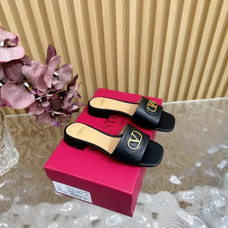 ヴァレンティノ スリッパ