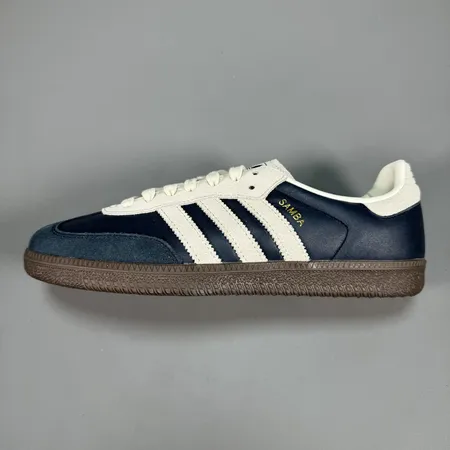 アディダス カジュアルシューズ