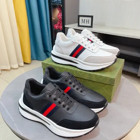 グッチ カジュアルシューズ