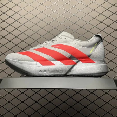 アディダス スニーカー