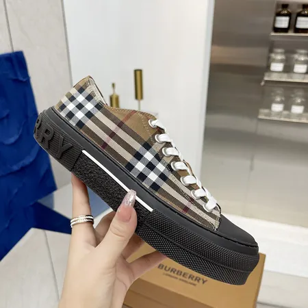 バーバリー ス カジュアルシューズ