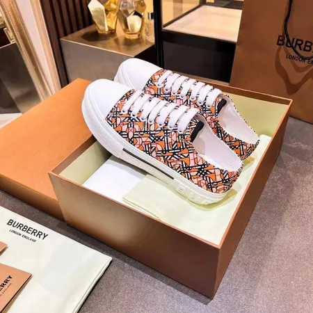 バーバリー ス カジュアルシューズ