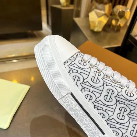 バーバリー ス カジュアルシューズ