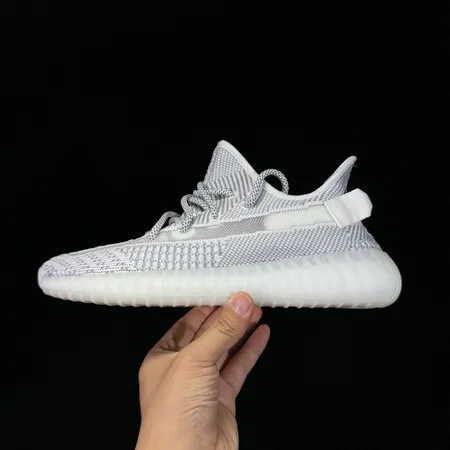 アディダス スニーカー