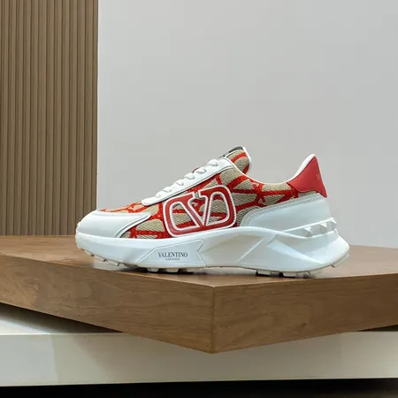 ヴァレンティノ スニーカー