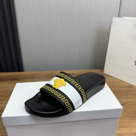 ヴェルサーチ スリッパ