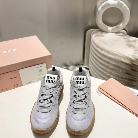 ミュウミュウ スニーカー