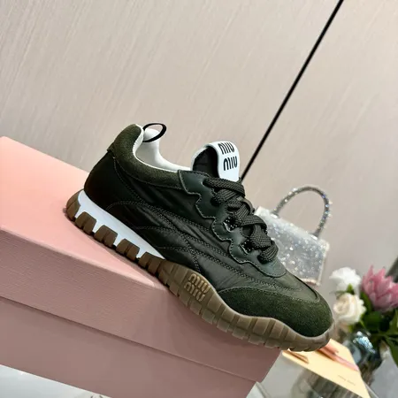 ミュウミュウ スニーカー