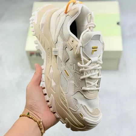 フィラ スニーカー