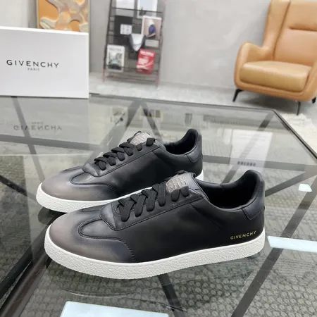 ジバンシィ カジュアルシューズ