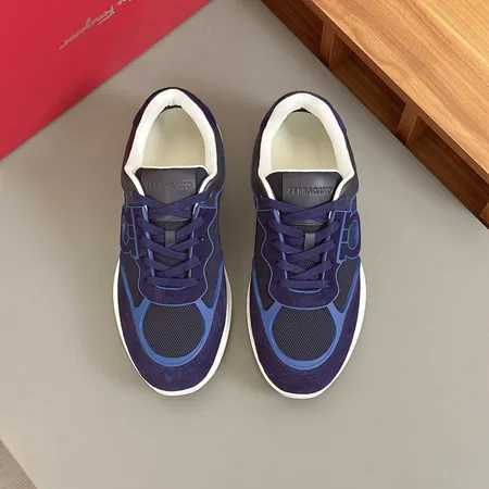 フェラガモ カジュアルシューズ