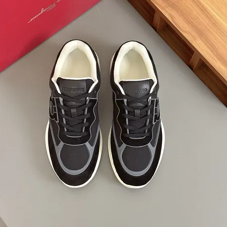 フェラガモ カジュアルシューズ