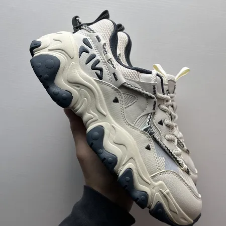 フィラ スニーカー