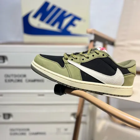 ナイキ カジュアルシューズ