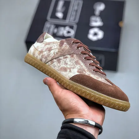 フェンディ カジュアルシューズ