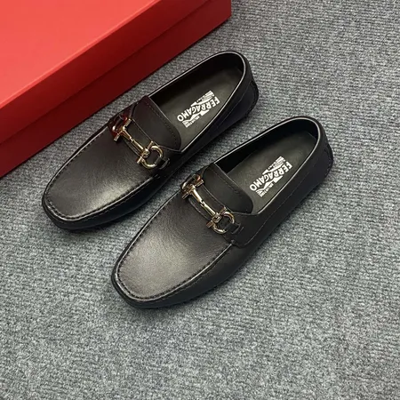 フェラガモ カジュアルシューズ