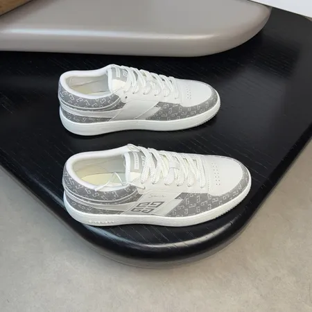 ジバンシィ カジュアルシューズ