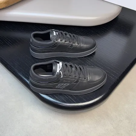 ジバンシィ カジュアルシューズ