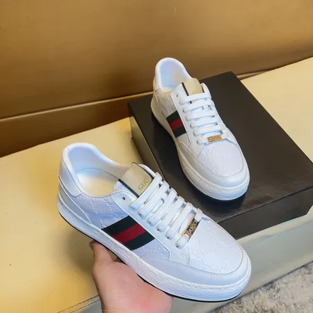 グッチ カジュアルシューズ