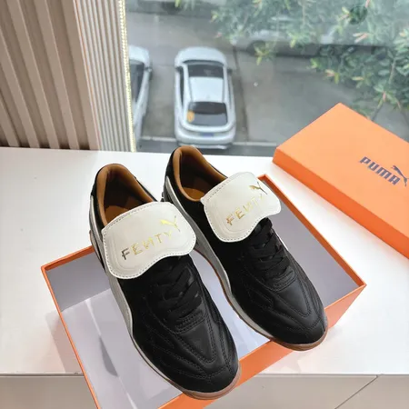 プーマ スニーカー