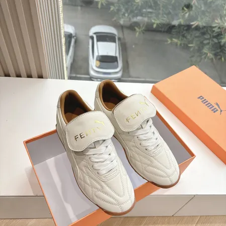 プーマ スニーカー