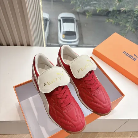 プーマ スニーカー