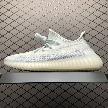 アディダス スニーカー