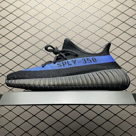 アディダス スニーカー