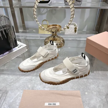 ミュウミュウ カジュアルシューズ