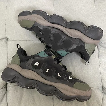 フィラ スニーカー