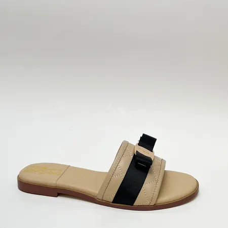 フェラガモ スリッパ