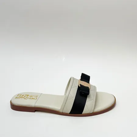 フェラガモ スリッパ