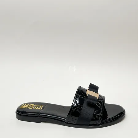 フェラガモ スリッパ