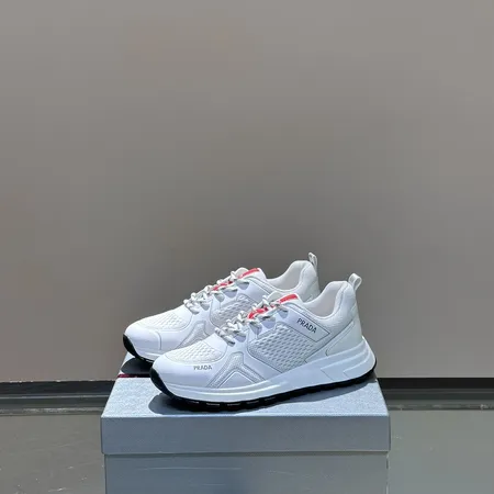 プラダ スニーカー