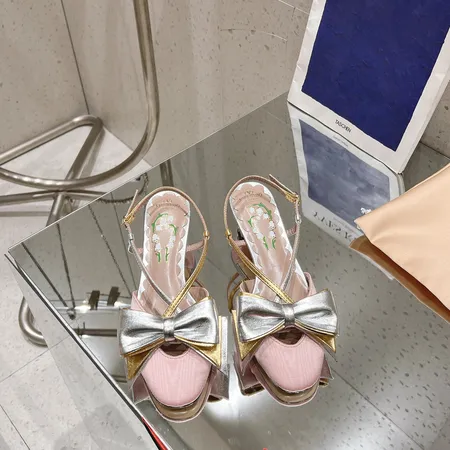 ヴァレンティノ サンダル